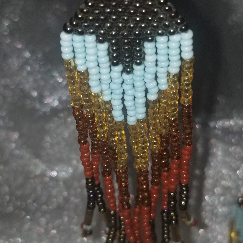 Hanbeaded Dangle earrings - Picture 2 of 5